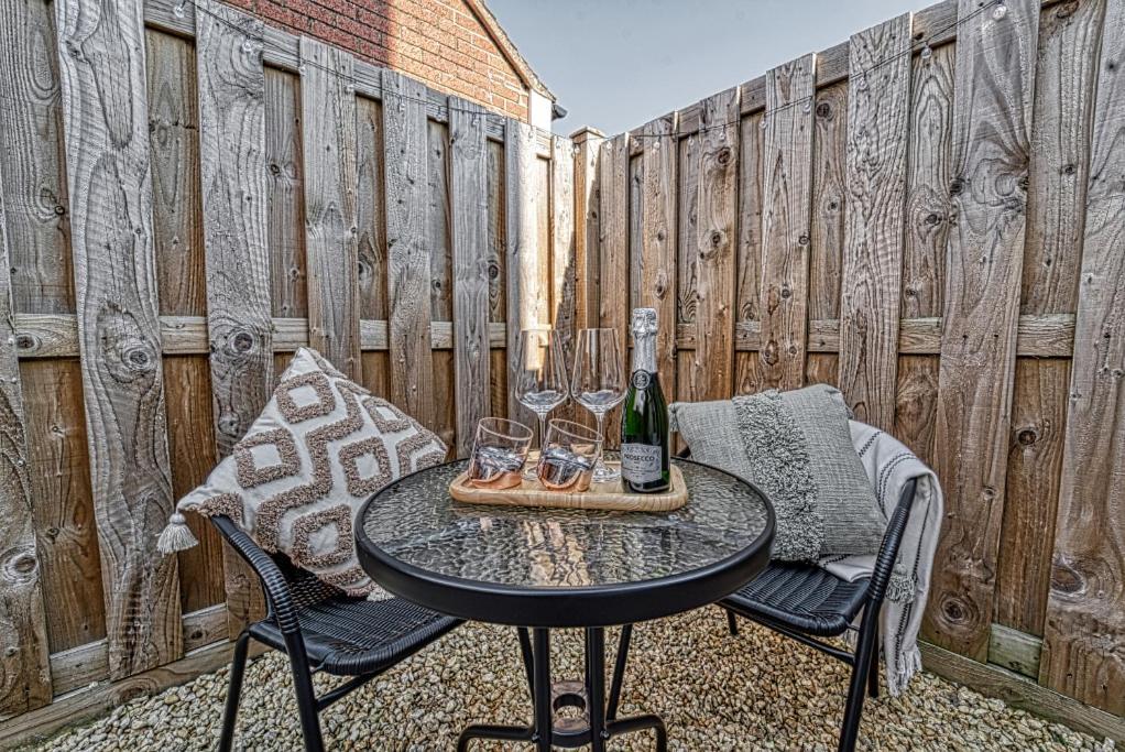 Guest Homes - Watledge House Apartment Tewkesbury Eksteriør billede